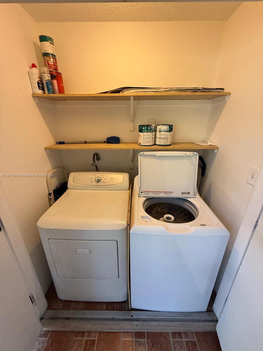 VISTA LAGO AT THE HAMMOCK - Residential Lease