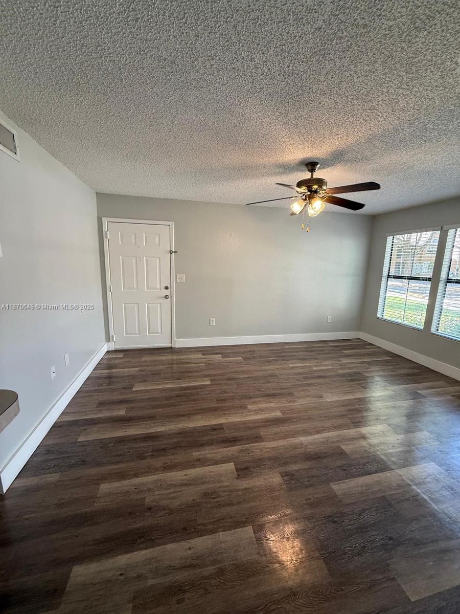 VISTA LAGO AT THE HAMMOCK - Residential Lease