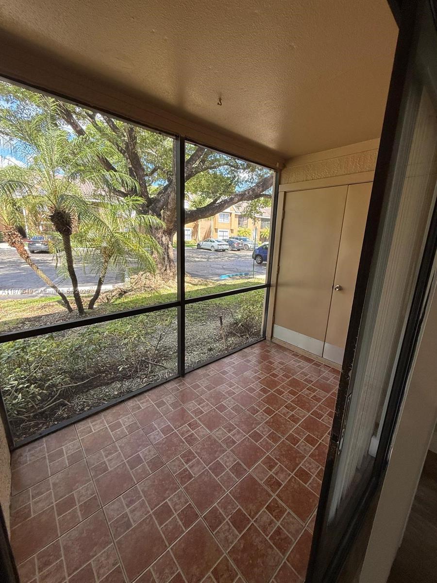 VISTA LAGO AT THE HAMMOCK - Residential Lease