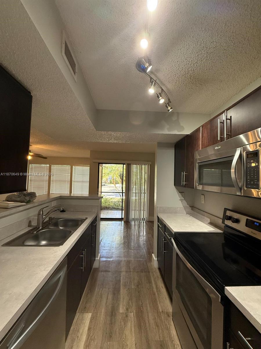 VISTA LAGO AT THE HAMMOCK - Residential Lease