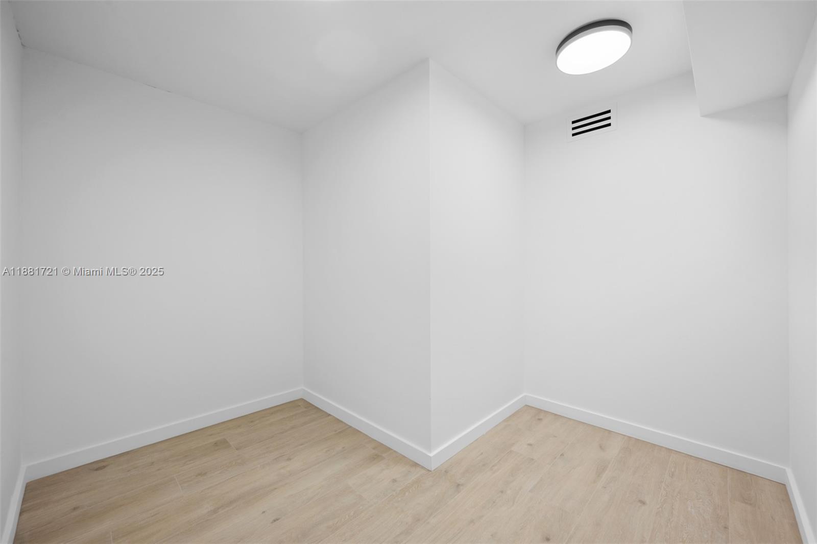 TURNBERRY ISLE CONDO - Residential Lease