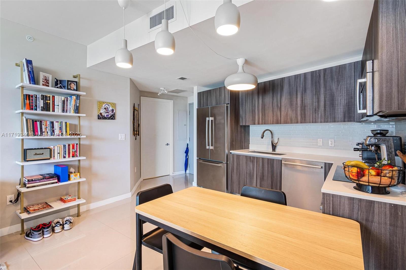 488 NE 18th St 401