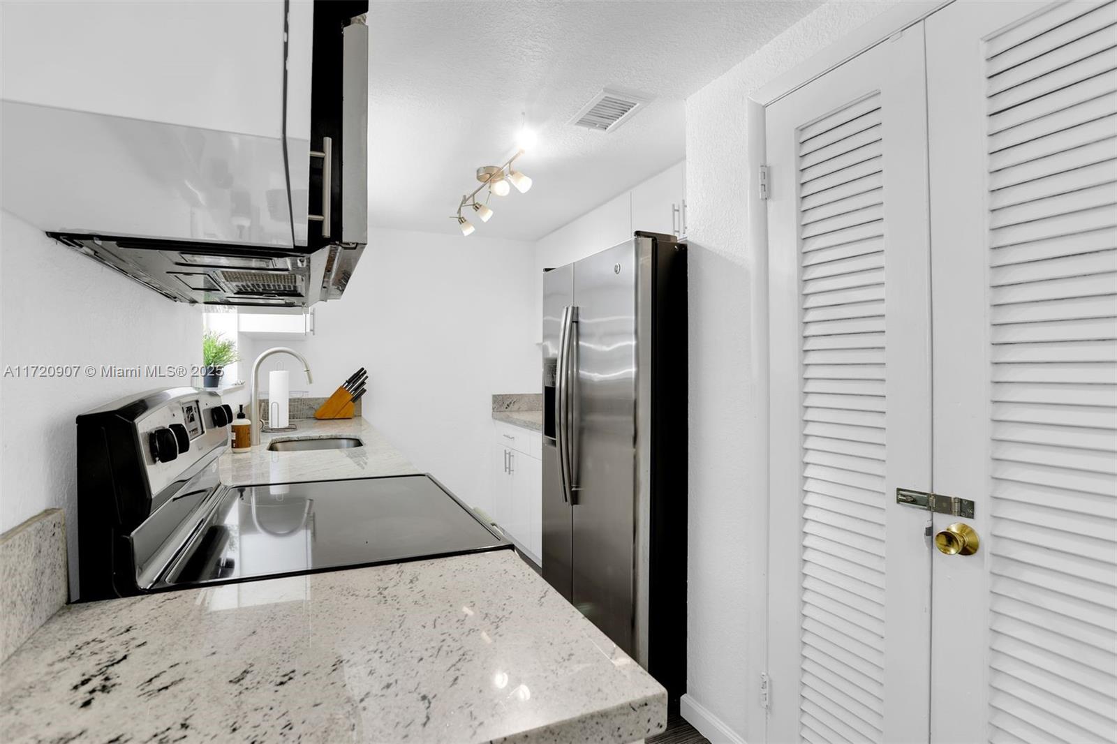 THE MERIDIAN CONDO - Residential