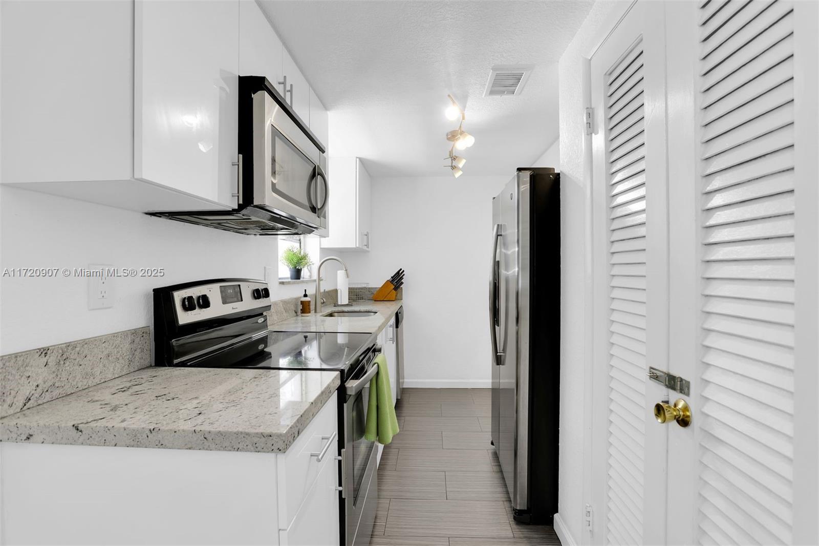 THE MERIDIAN CONDO - Residential