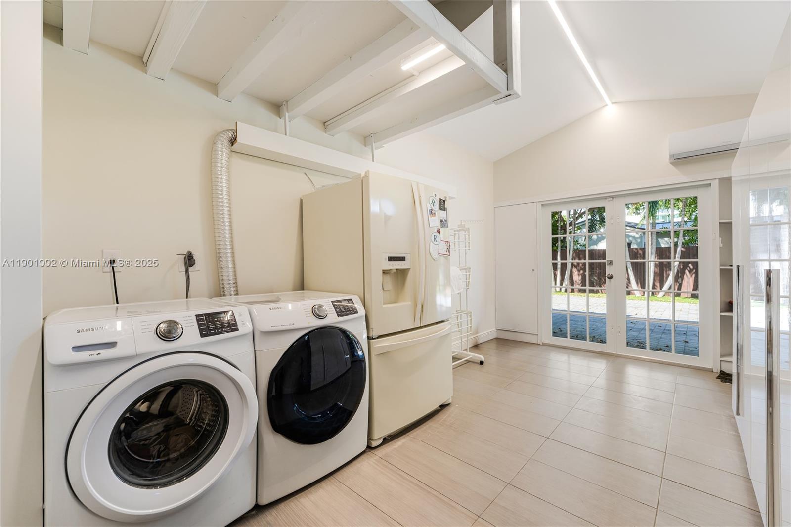 HIBISCUS ISLAND - Residential Lease