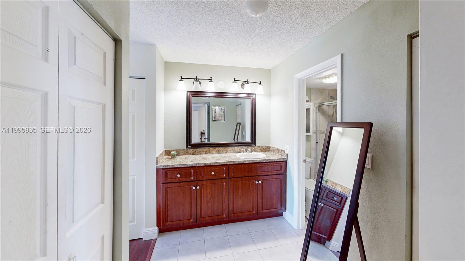 COVE CONDO PHASE I - Residential