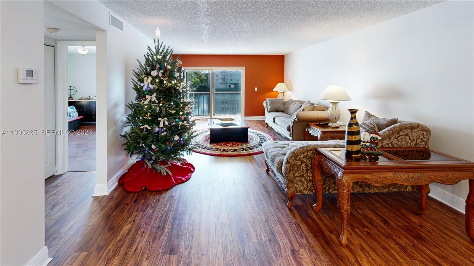 COVE CONDO PHASE I - Residential