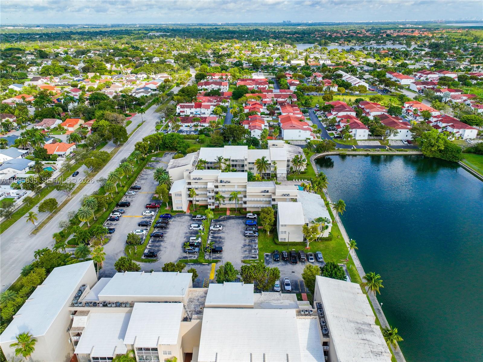 COVE CONDO PHASE I - Residential