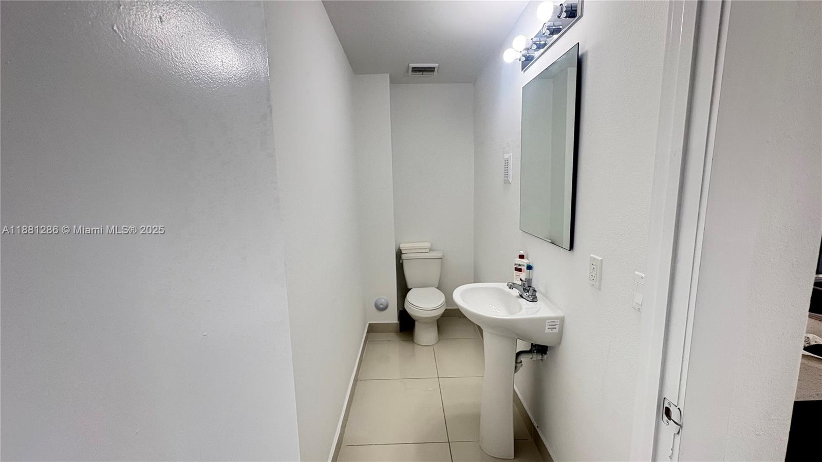 PARADISE GARDENS - Residential Lease
