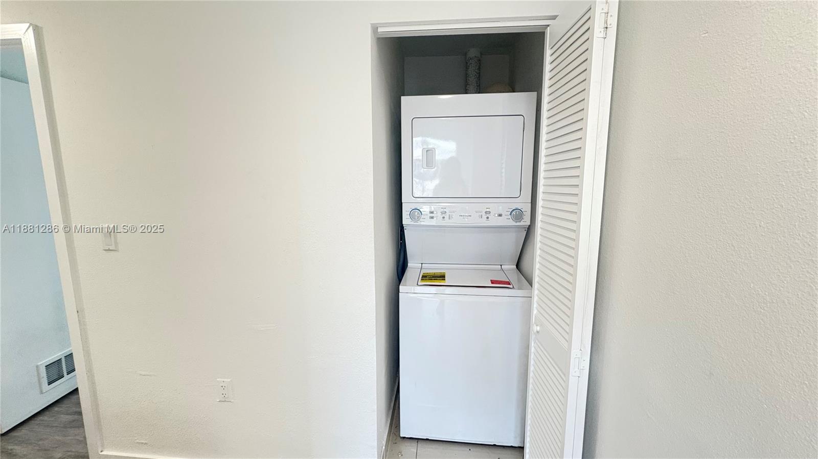 PARADISE GARDENS - Residential Lease