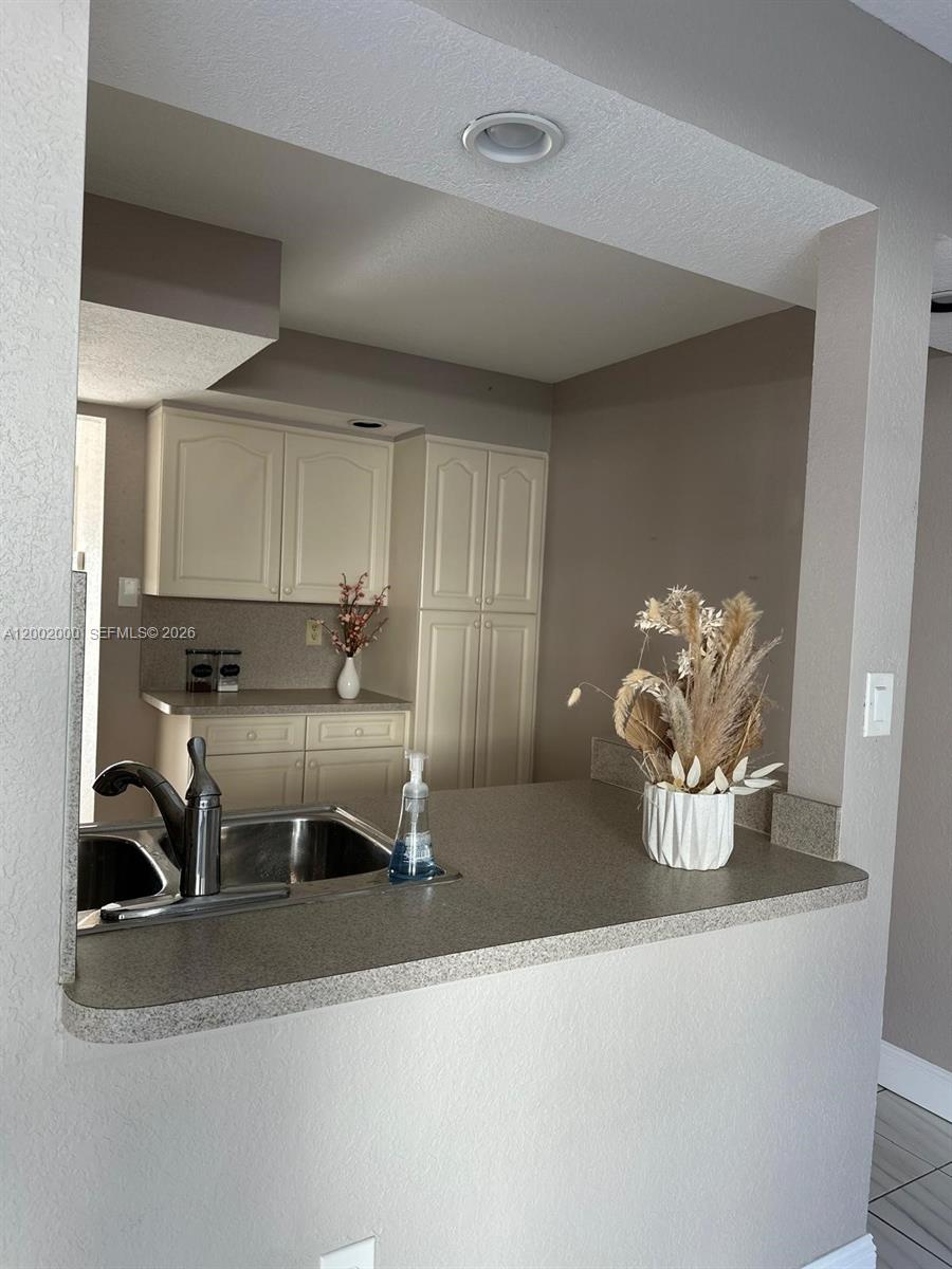 VILLA VENEZIA CONDO PH VI - Residential Lease