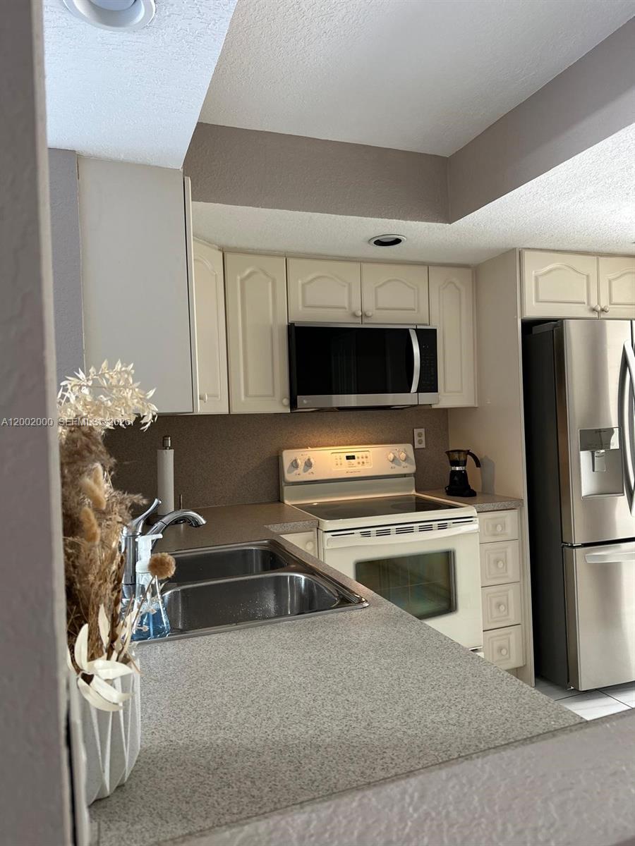 VILLA VENEZIA CONDO PH VI - Residential Lease