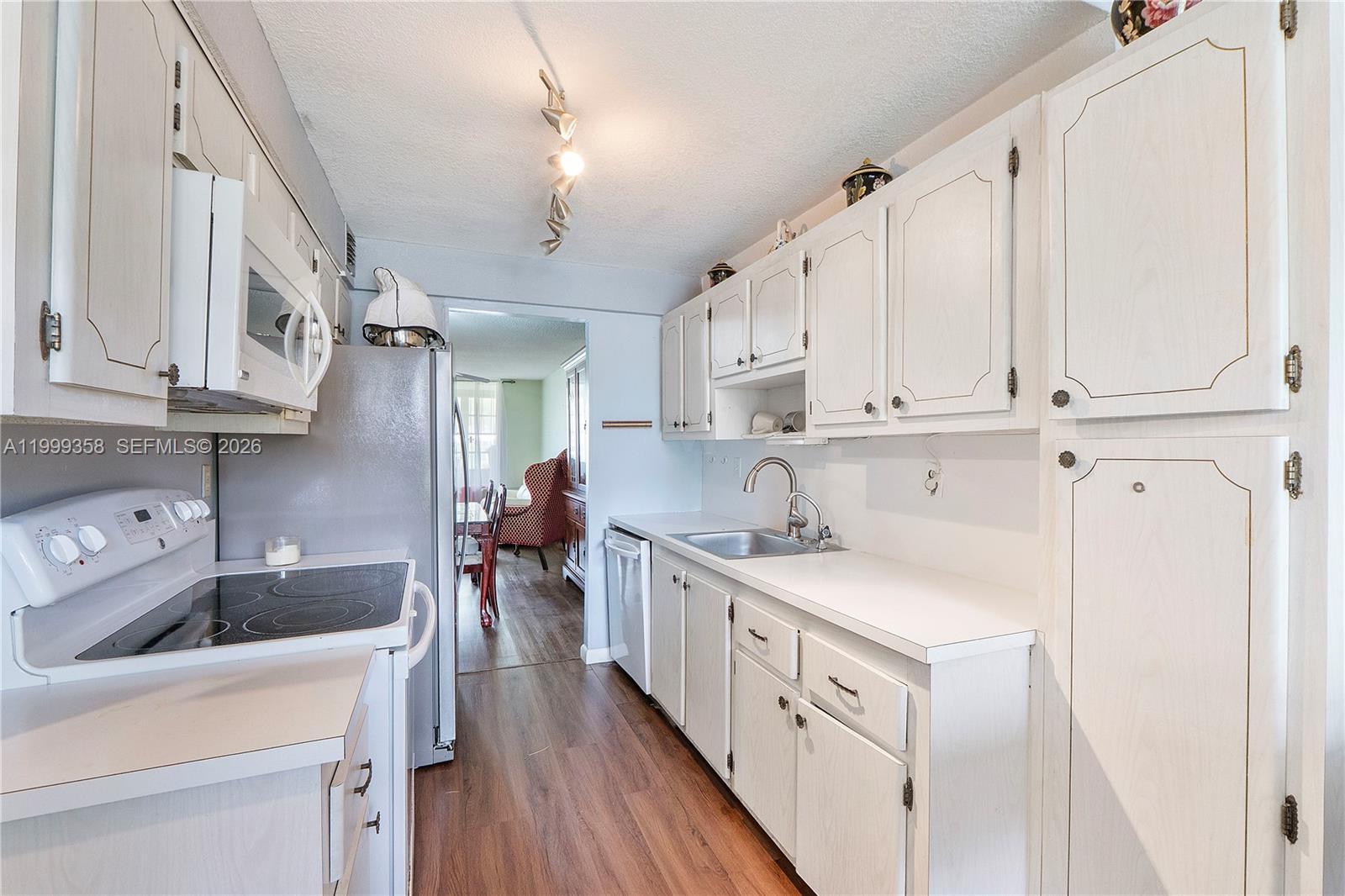 CYPRESS CHASE CONDO NO 4 - Residential