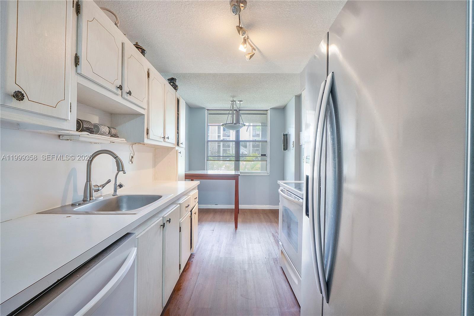 CYPRESS CHASE CONDO NO 4 - Residential