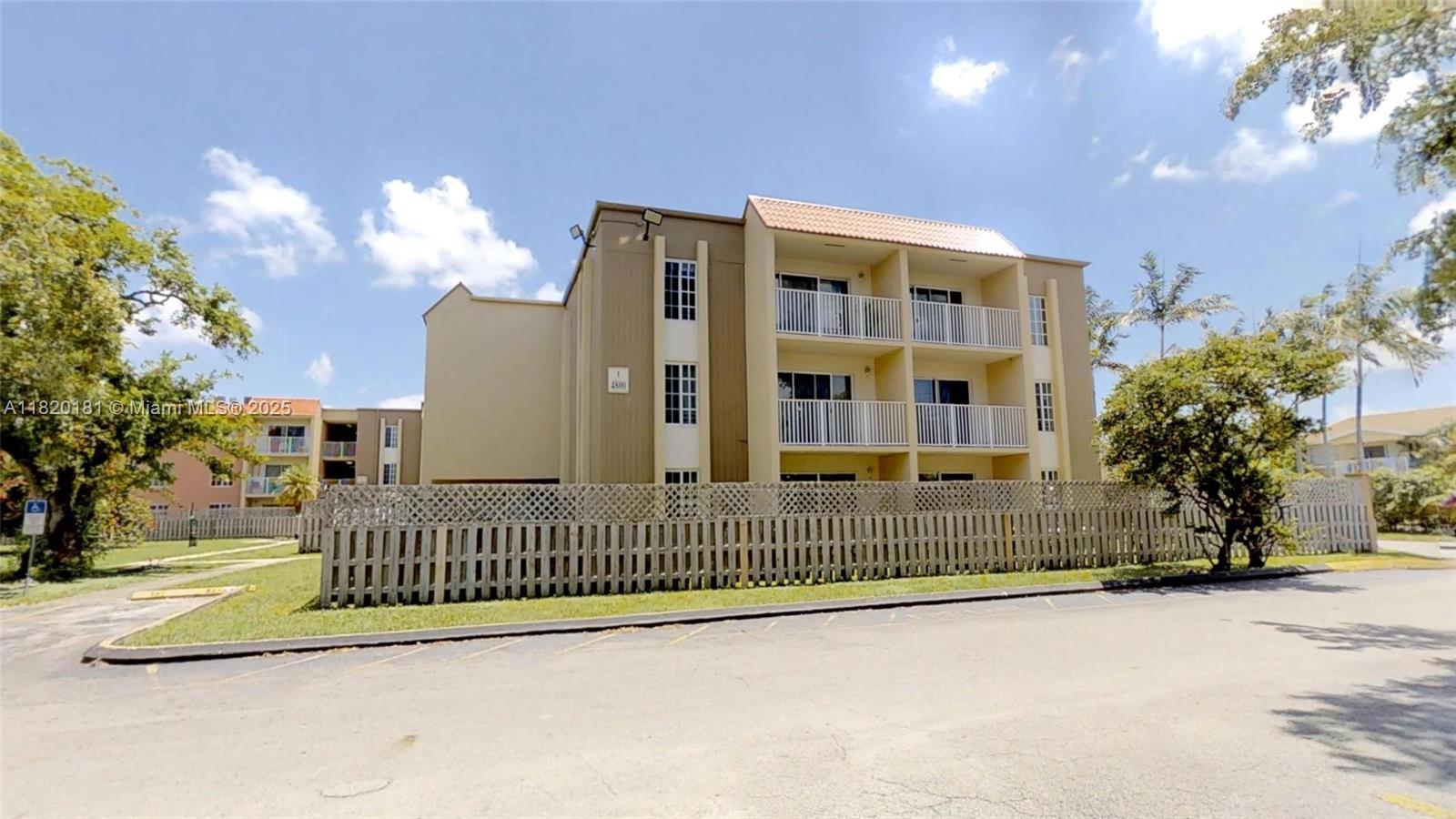 Rental Property at 4800 Nw 79 Ave 106, Doral, Miami-Dade County, Florida - Bedrooms: 1 
Bathrooms: 1  - $2,000 MO.