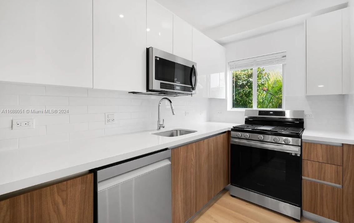 LENOX MANOR - Residential Lease