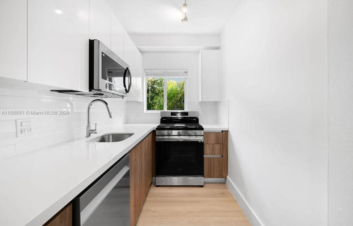 Welcome to your dream home! Experience the allure of this newly-renovated studio apartment boasting 450 square feet of stylish, modern living space. As you walk through the door, you'll be greeted by the bright and airy living space and enjoy the luxury of all brand-new kitchen cabinets, countertops, and stainless steel appliances. A dishwasher is included, which is a rare find in South Beach, while the state-of-the-art A/C helps keep the apartment cool for ultimate comfort.

The apartment is located within a few minutes' walk of everything that South Beach has to offer including the beach and the best shopping and dining in Miami, Flamingo Park where you can enjoy the city's tennis courts, and dog park, among other things.