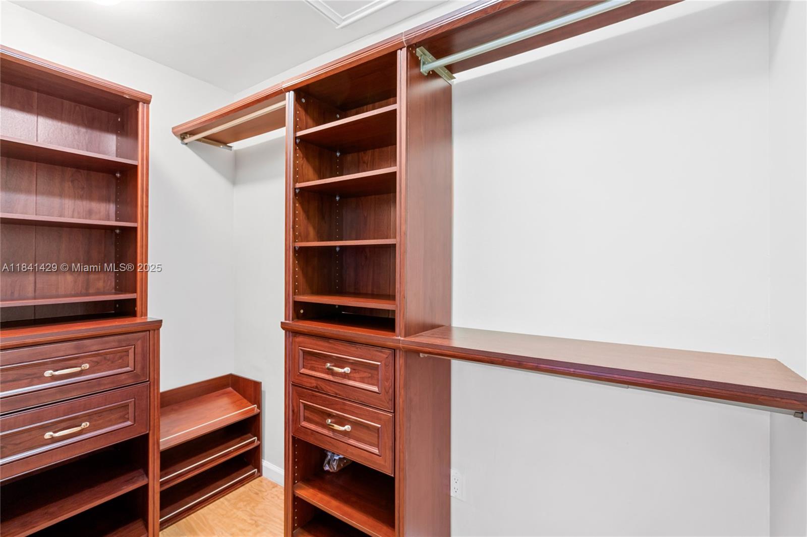 SANDPIPER POINT - Residential