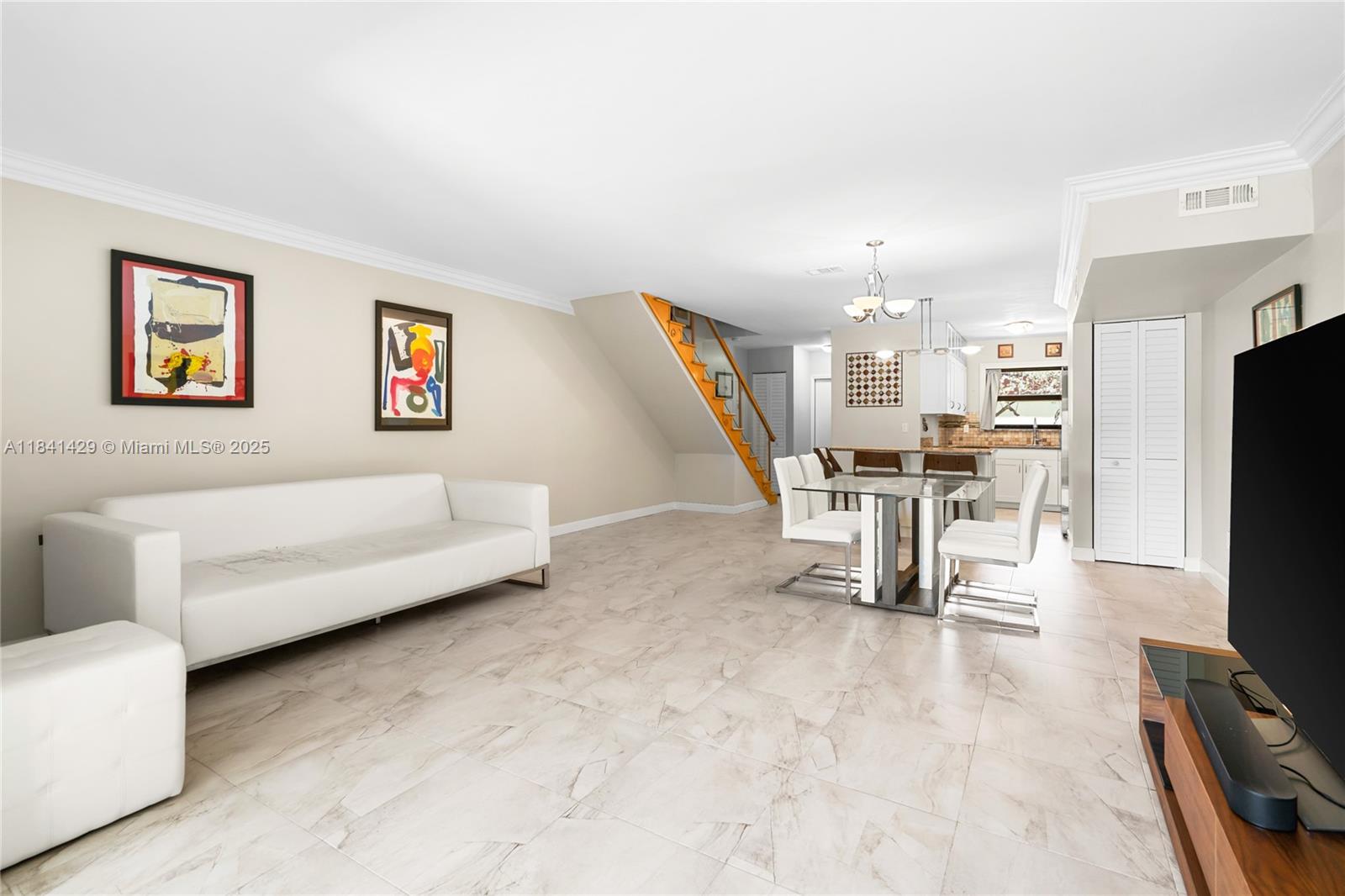 SANDPIPER POINT - Residential