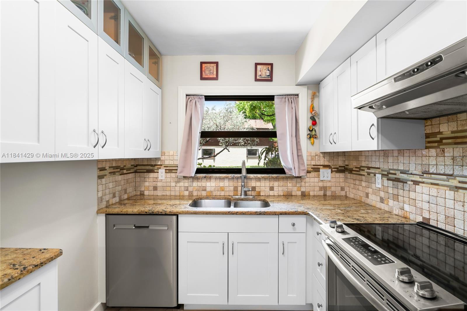 SANDPIPER POINT - Residential