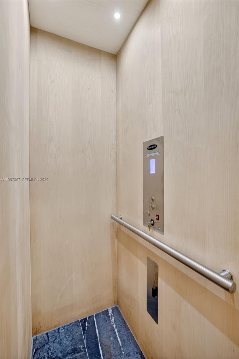 2600 ISL BLVD WILLIAMS IS - Residential