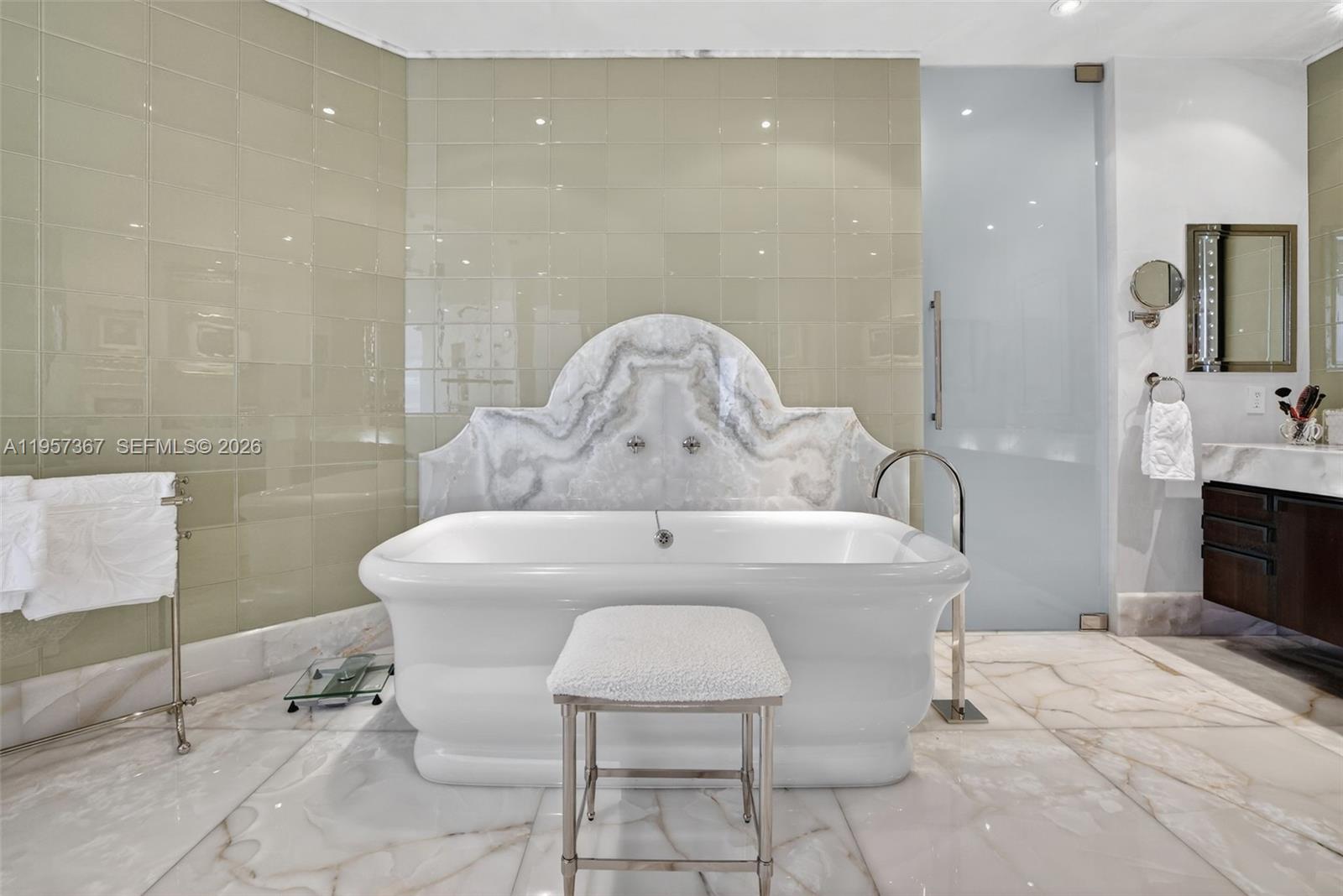 2600 ISL BLVD WILLIAMS IS - Residential