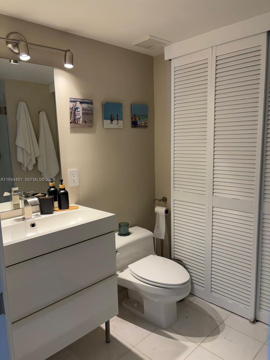 MYSTIC POINTE CONDO NO TH - Residential Lease