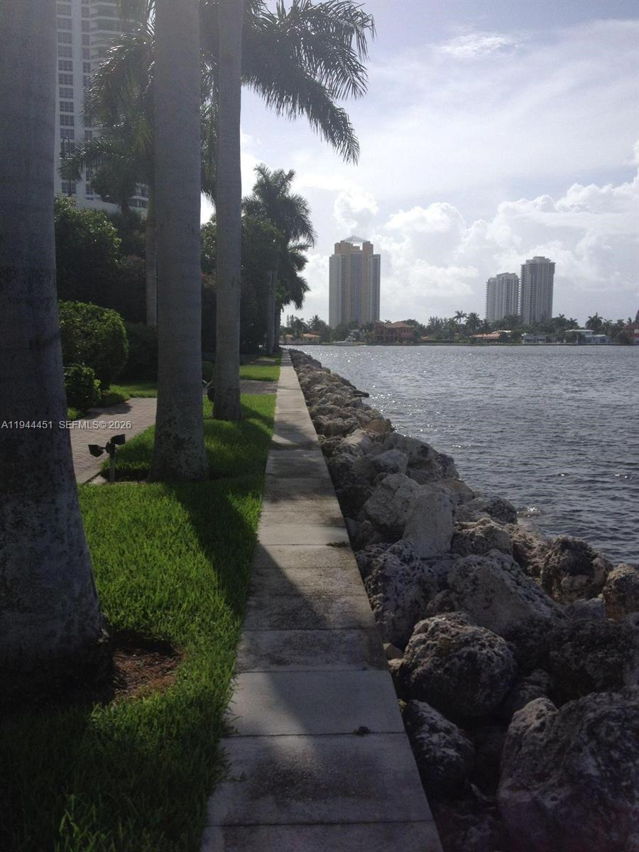 MYSTIC POINTE CONDO NO TH - Residential Lease