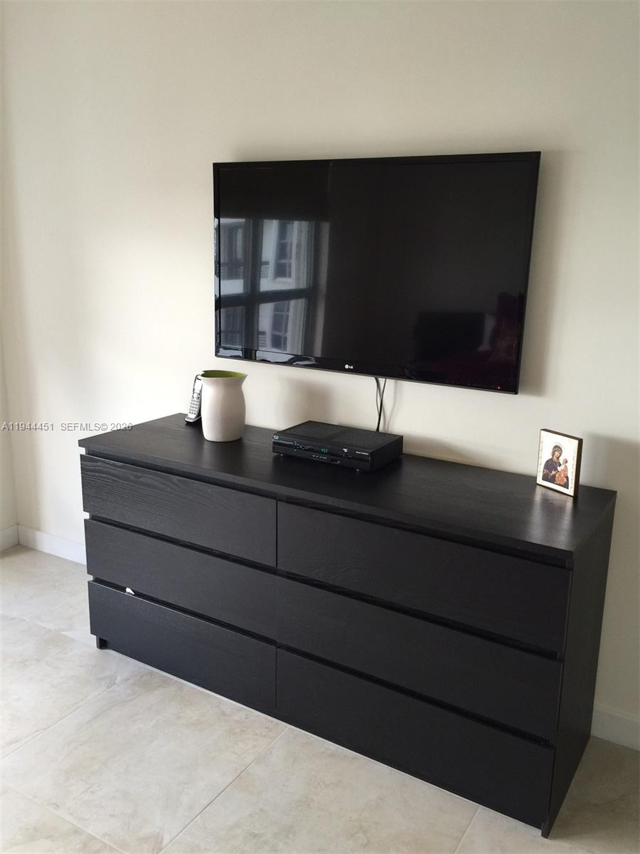 MYSTIC POINTE CONDO NO TH - Residential Lease
