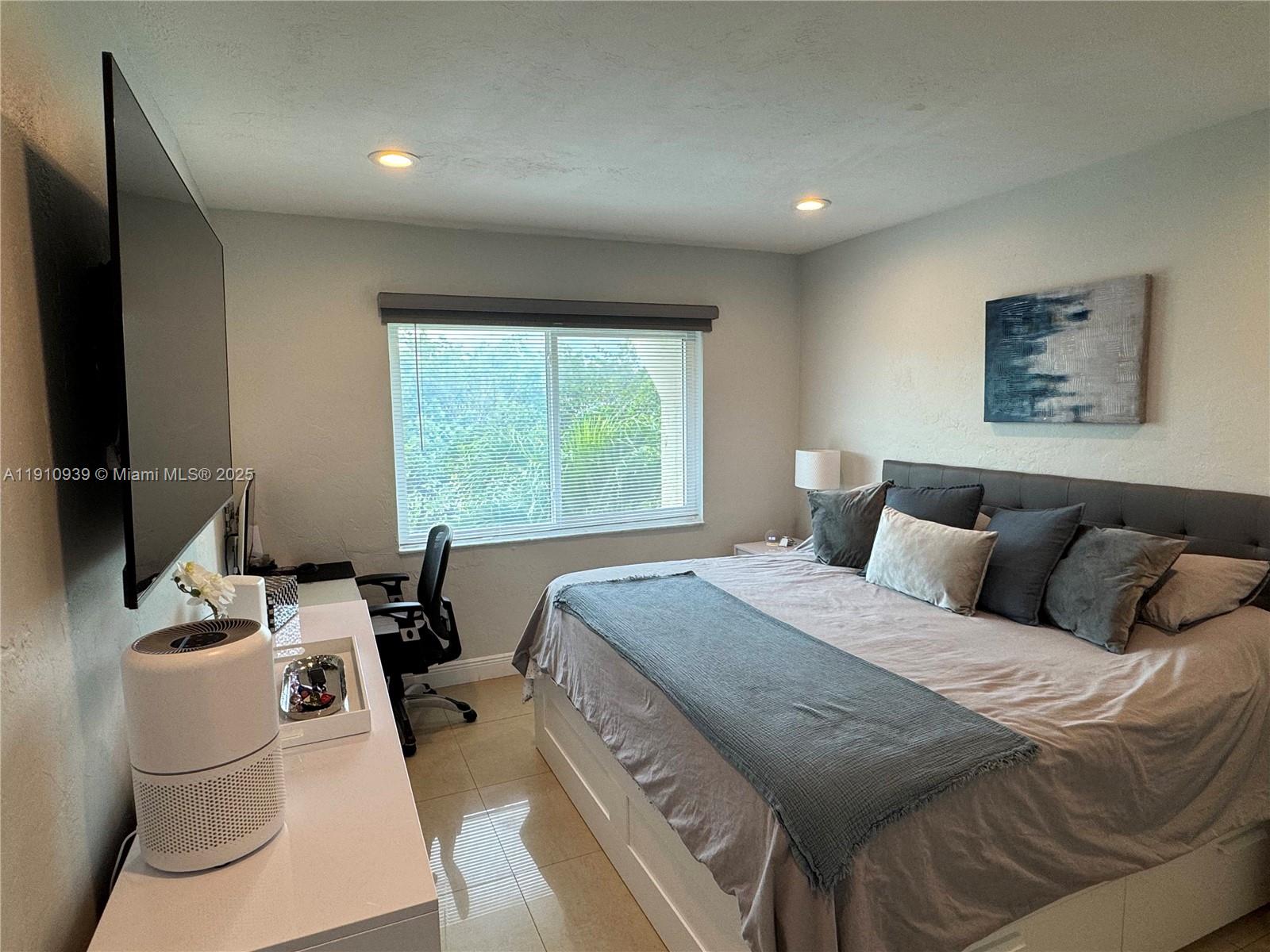 RESIDENCES @ THE FALLS CO - Residential Lease