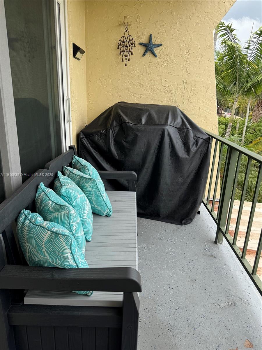 RESIDENCES @ THE FALLS CO - Residential Lease