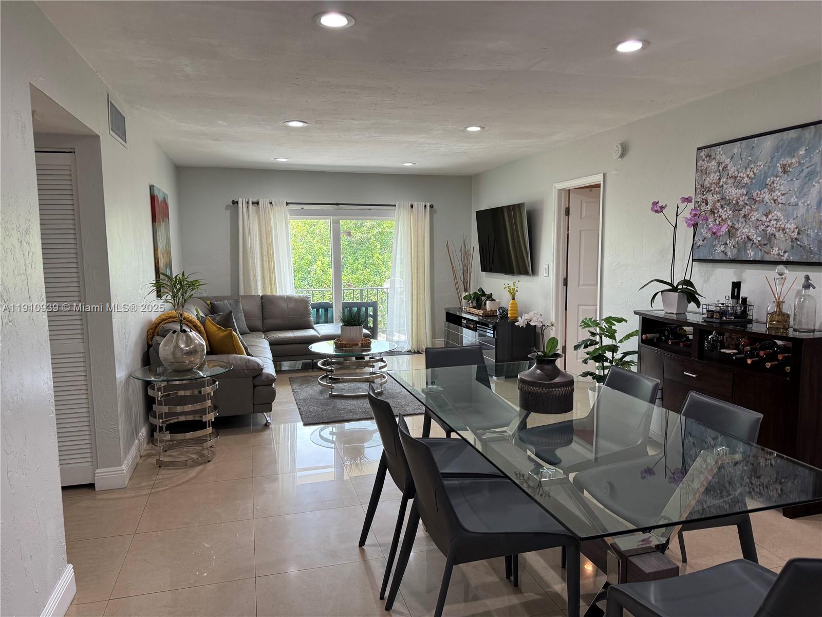 RESIDENCES @ THE FALLS CO - Residential Lease