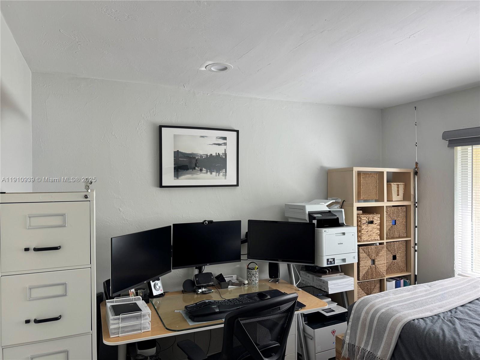 RESIDENCES @ THE FALLS CO - Residential Lease