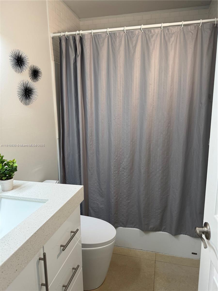 RESIDENCES @ THE FALLS CO - Residential Lease