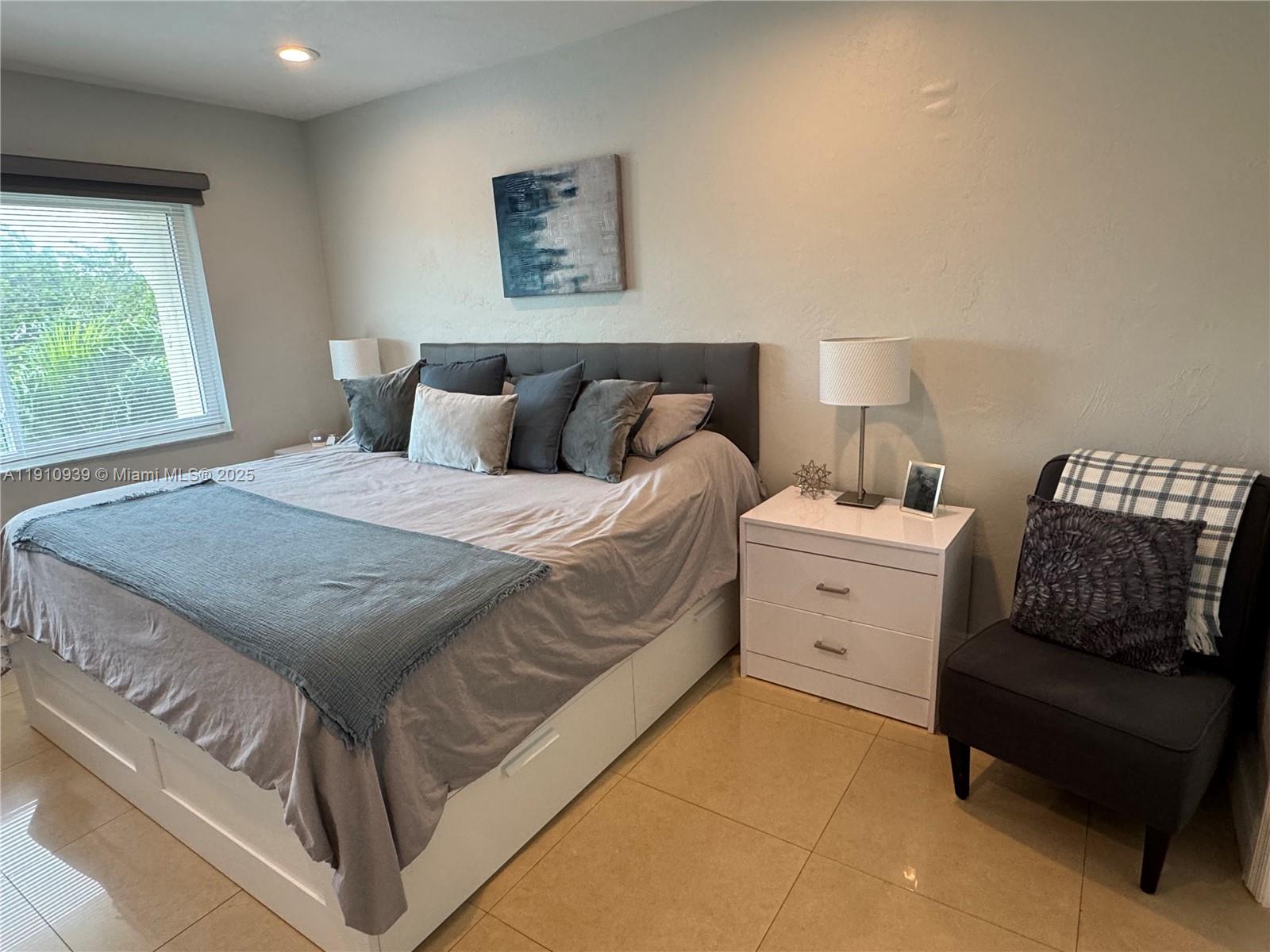 RESIDENCES @ THE FALLS CO - Residential Lease