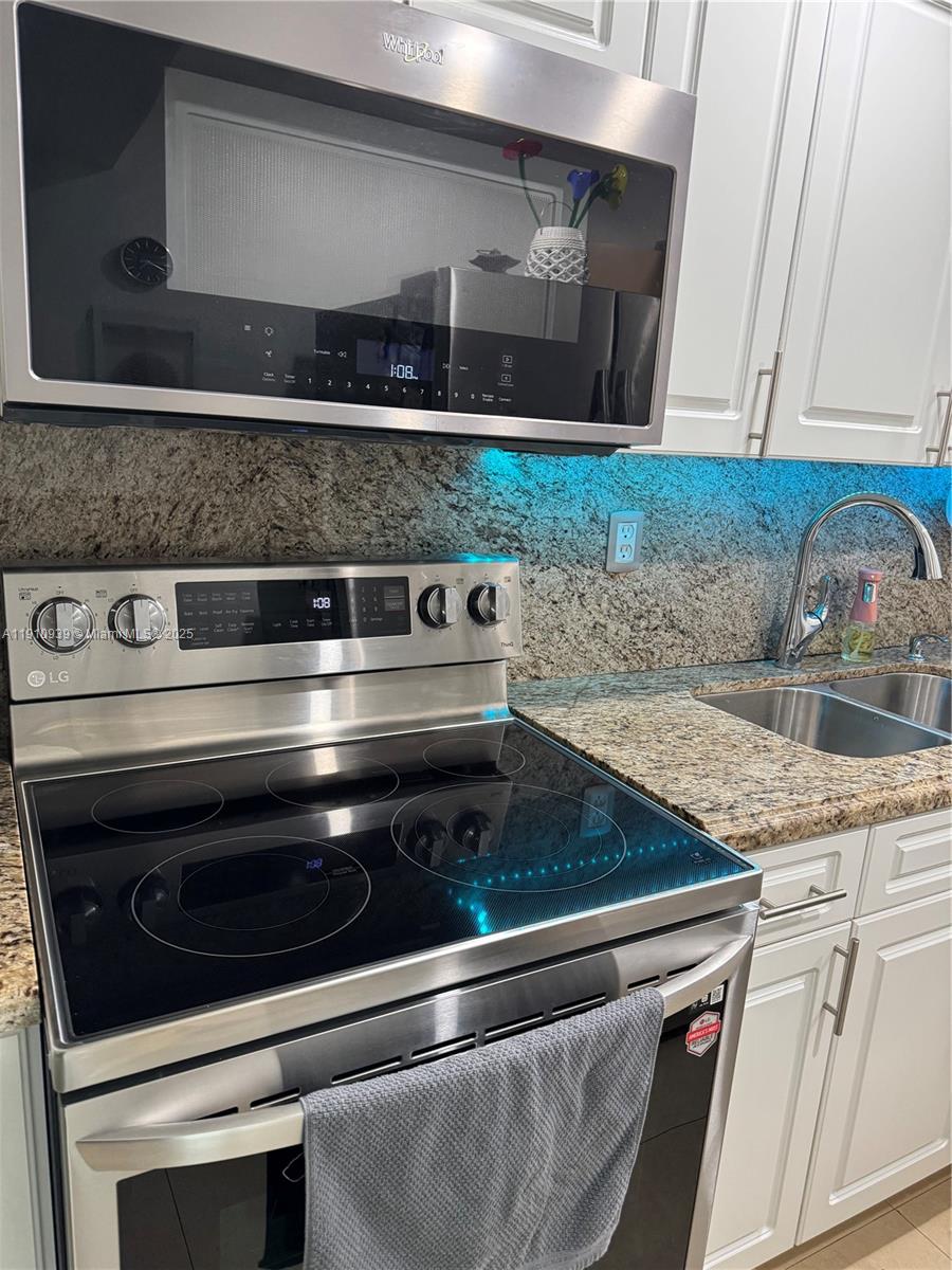 RESIDENCES @ THE FALLS CO - Residential Lease