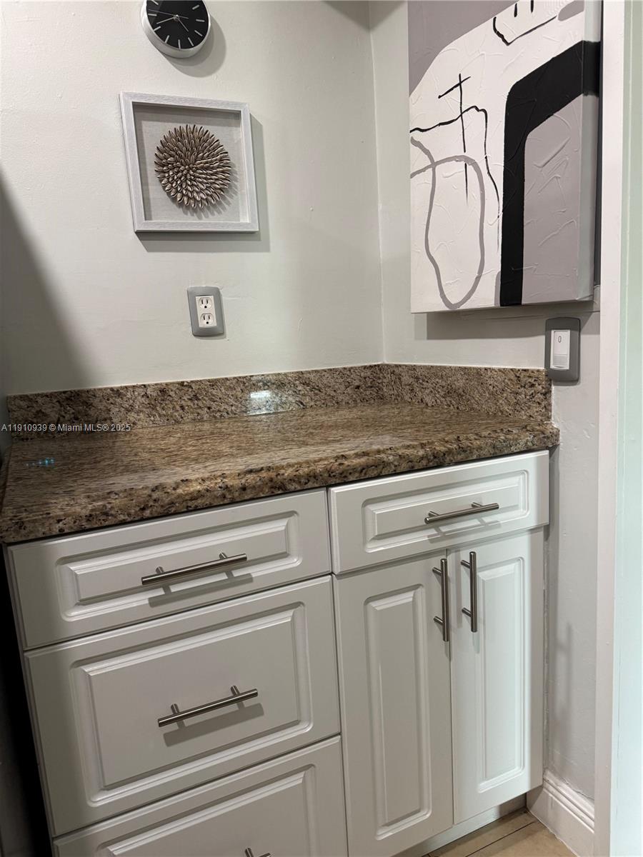 RESIDENCES @ THE FALLS CO - Residential Lease