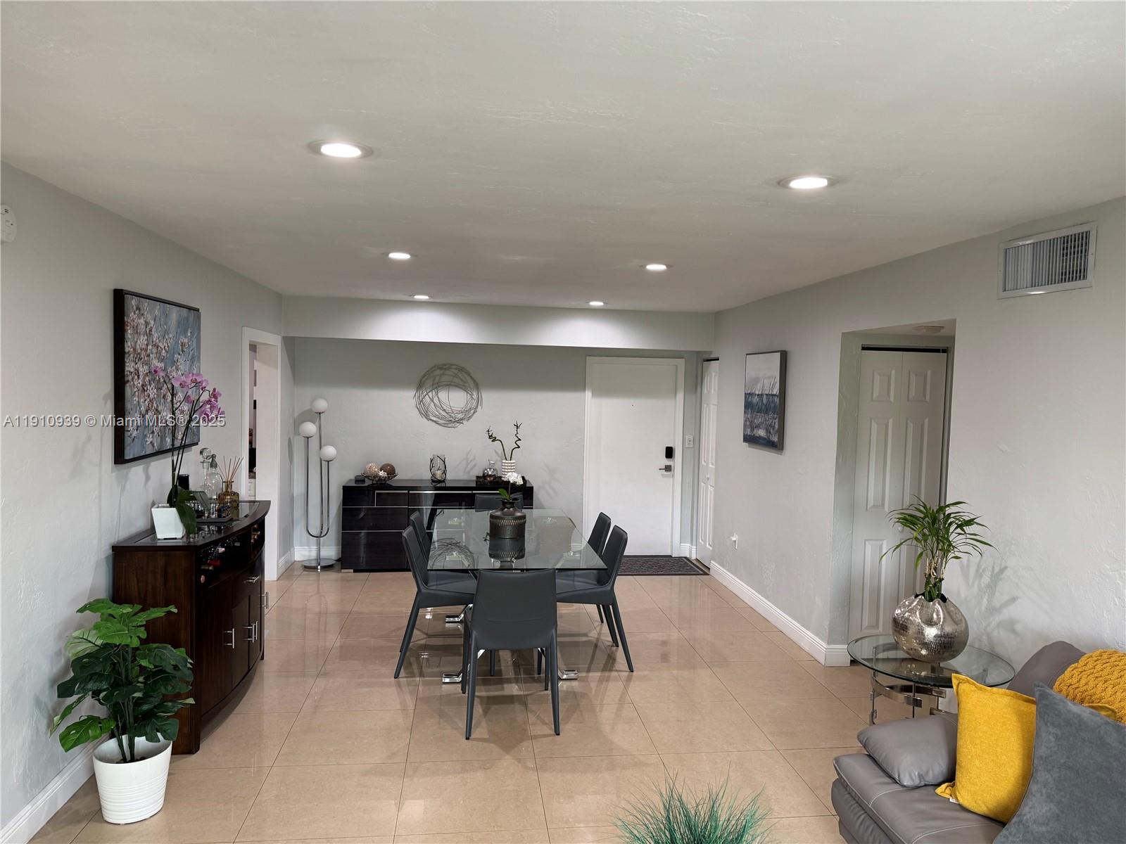 RESIDENCES @ THE FALLS CO - Residential Lease