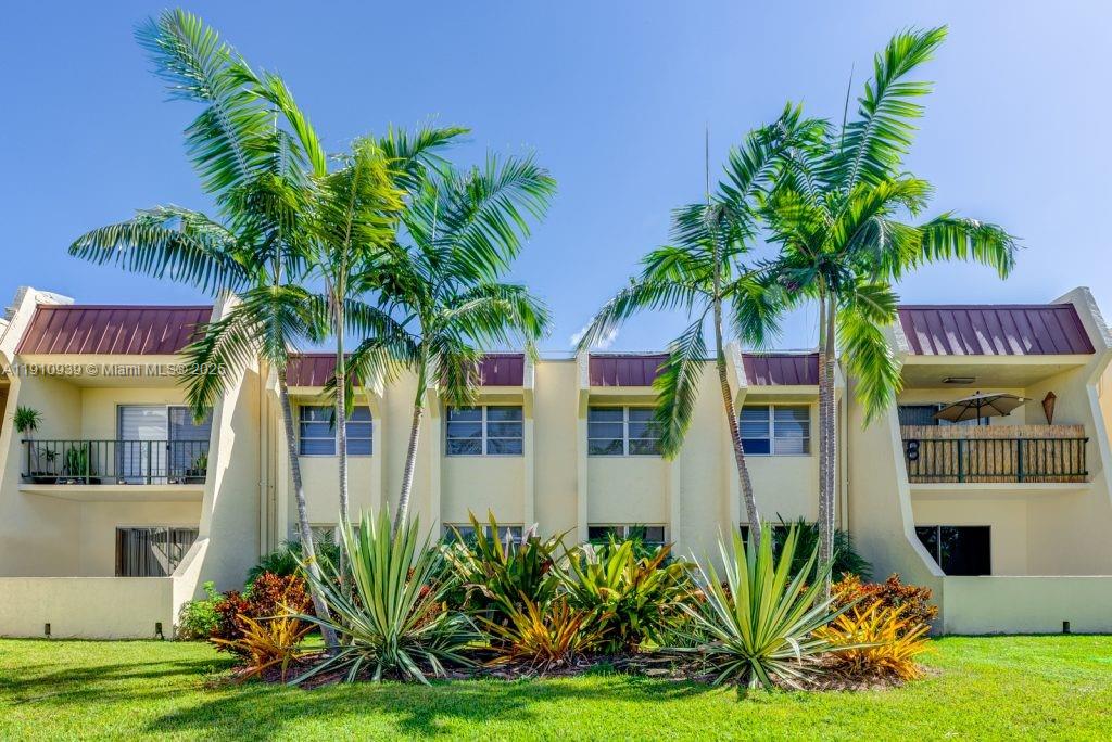 RESIDENCES @ THE FALLS CO - Residential Lease