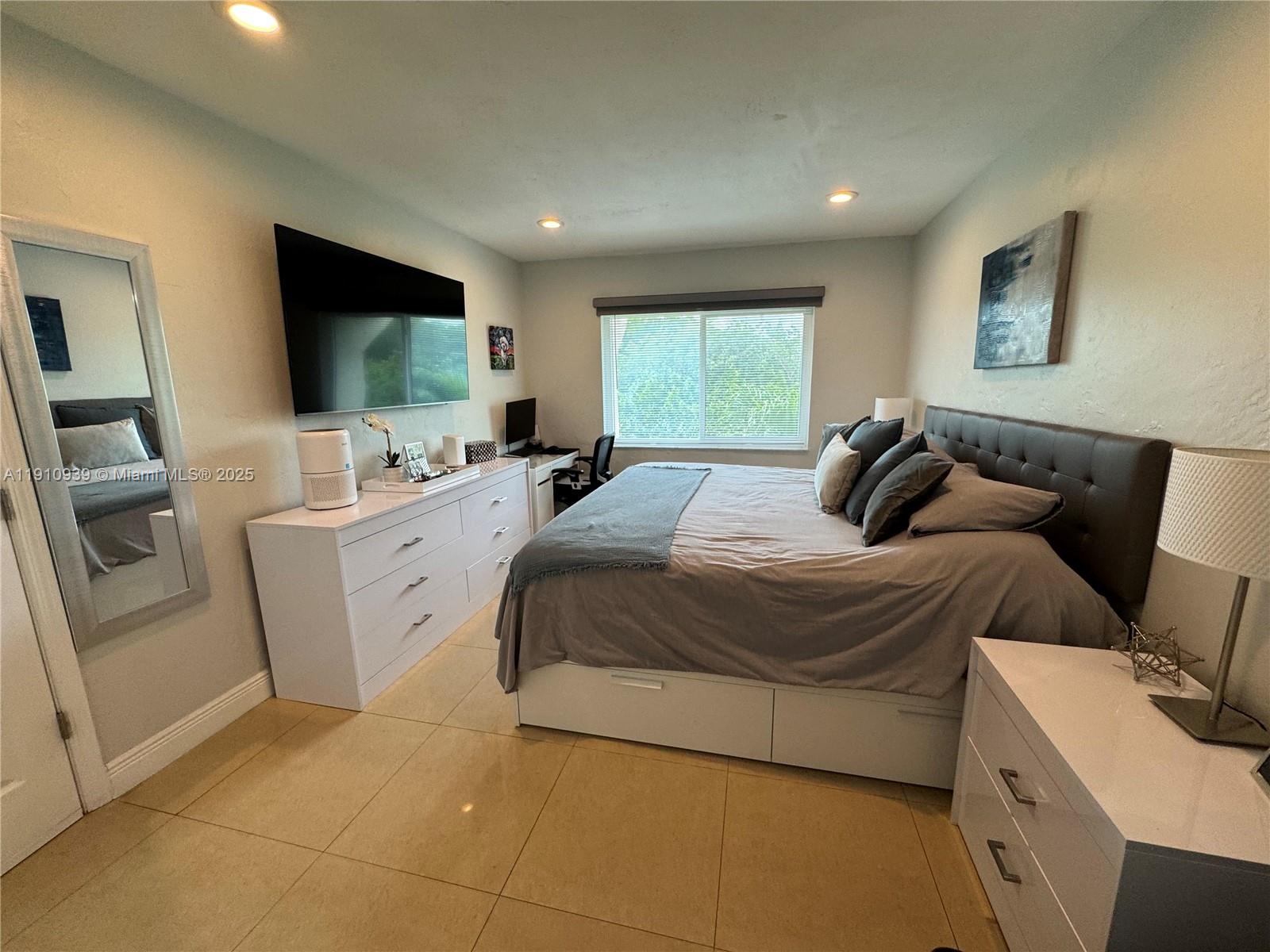 RESIDENCES @ THE FALLS CO - Residential Lease