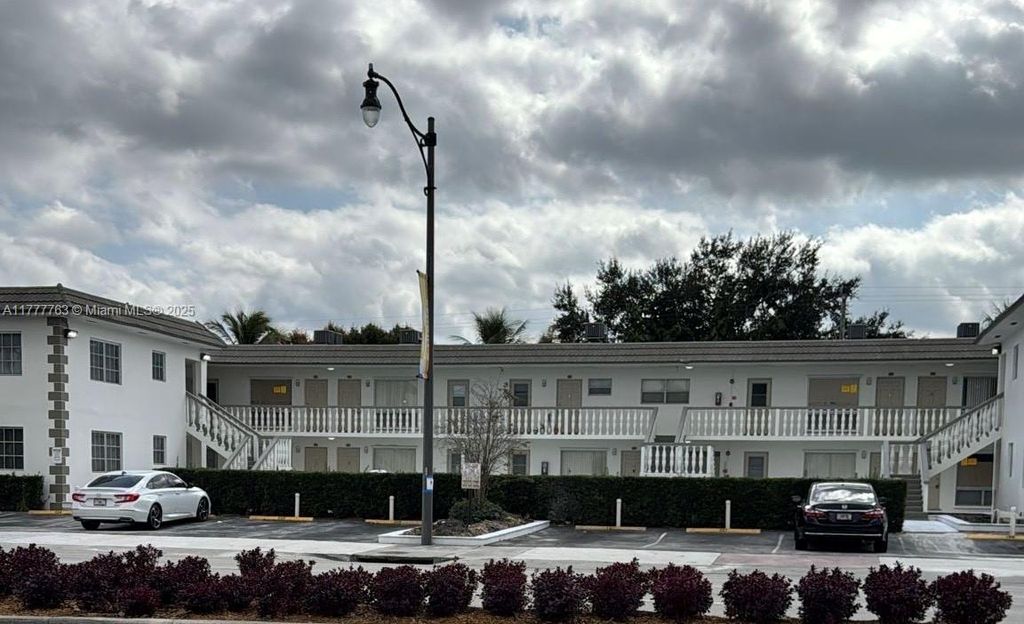 Photo of 5420 Hollywood Blvd #106, Hollywood, FL 33021 (MLS # A11777763)