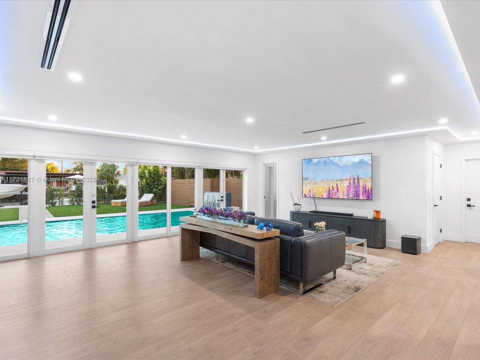 BISCAYNE POINT - Residential