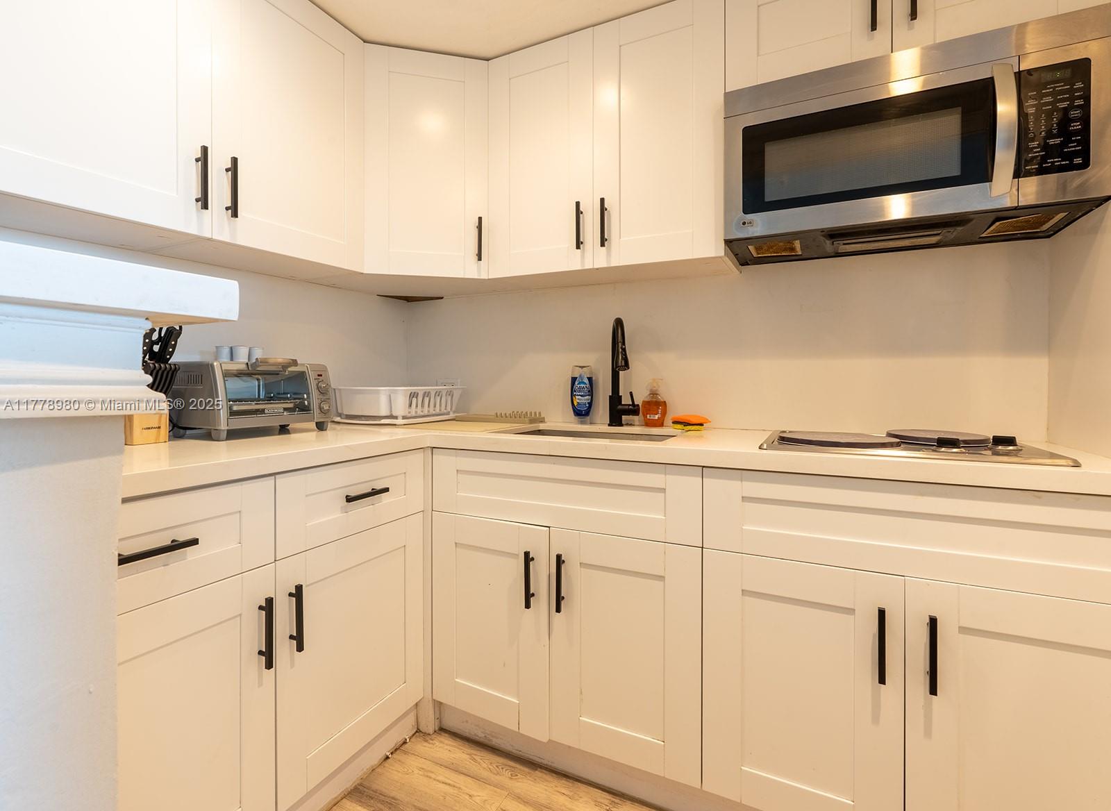 BAYSHORE YACHT & TENNIS C - Residential