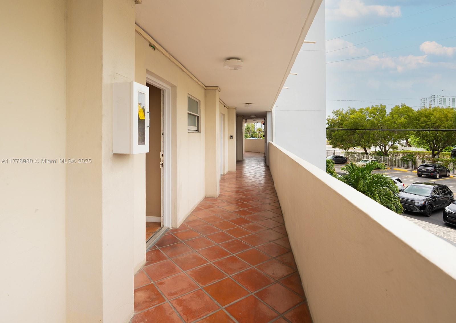 BAYSHORE YACHT & TENNIS C - Residential