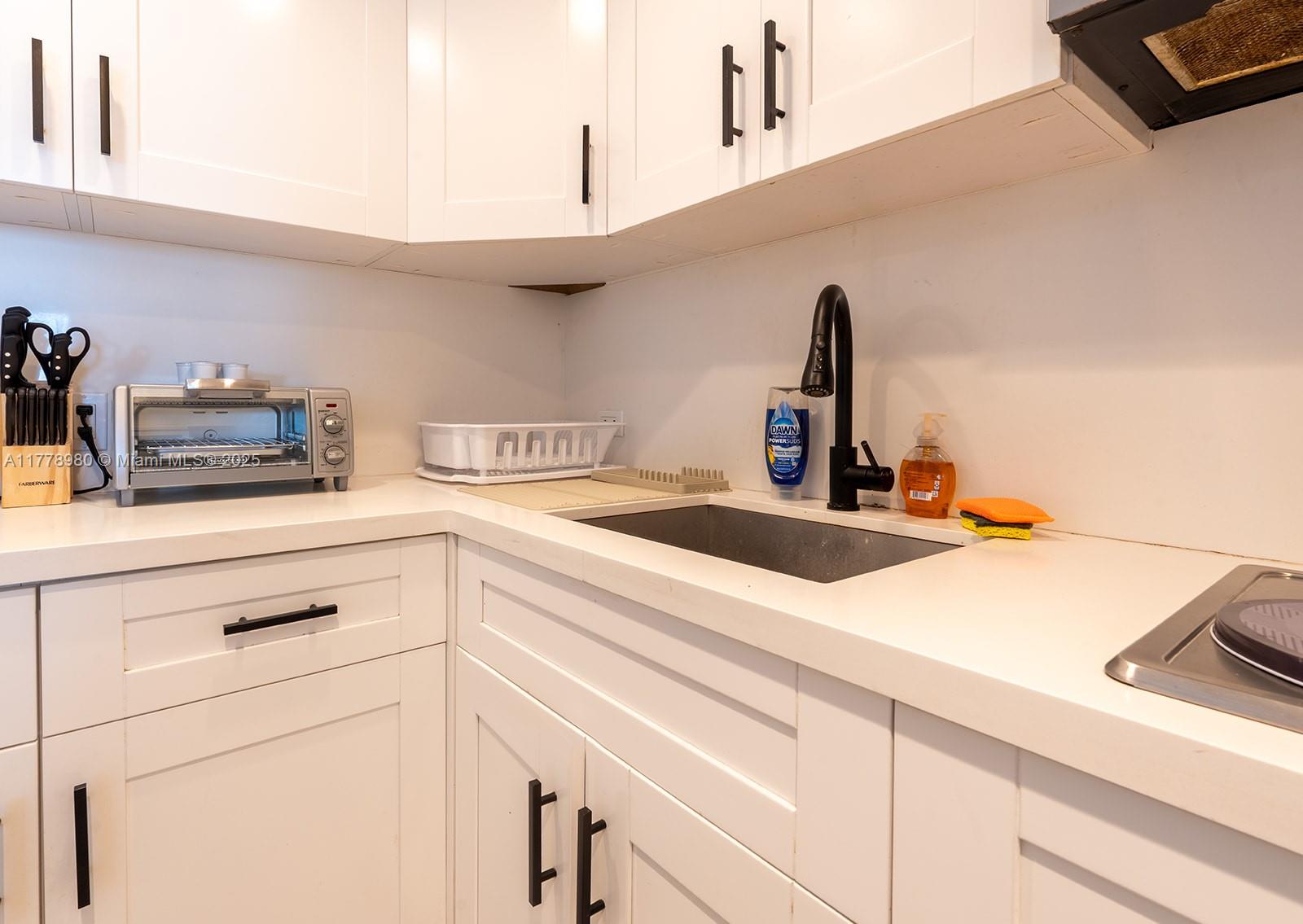 BAYSHORE YACHT & TENNIS C - Residential