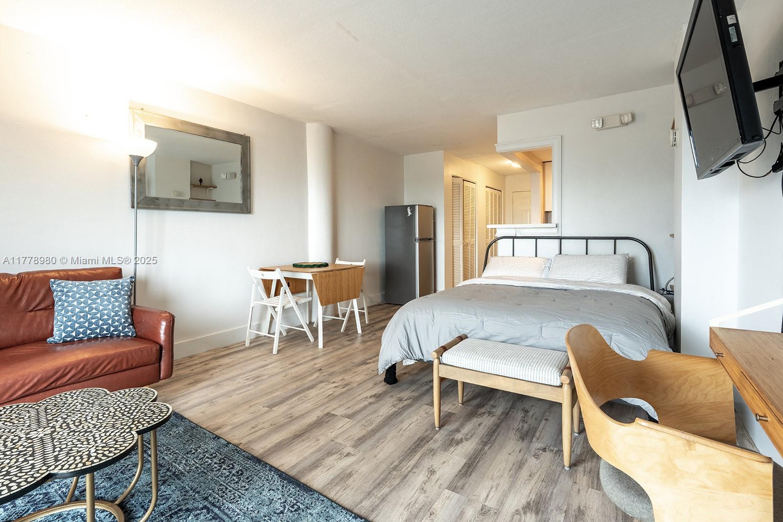 BAYSHORE YACHT & TENNIS C - Residential