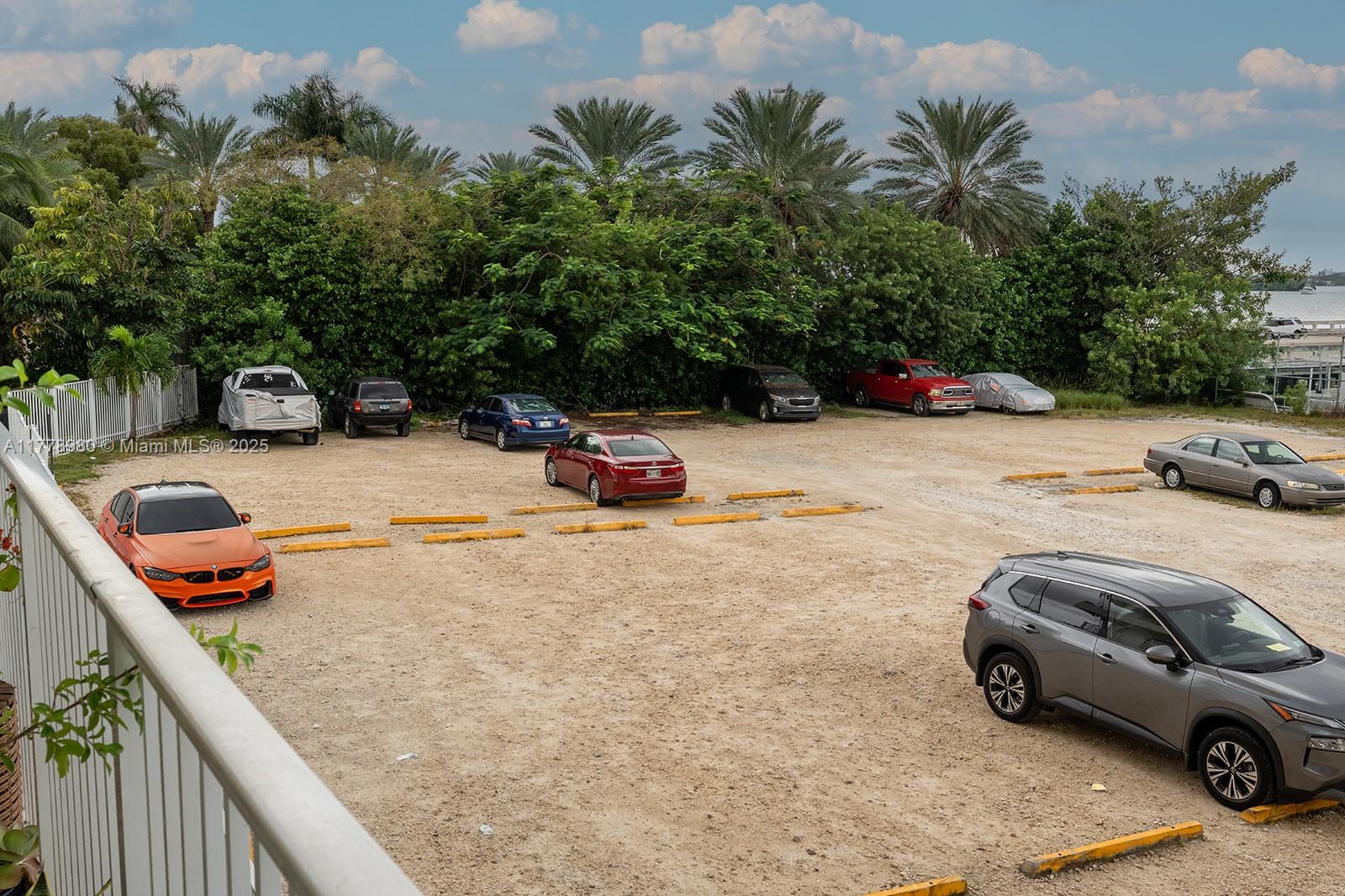 BAYSHORE YACHT & TENNIS C - Residential