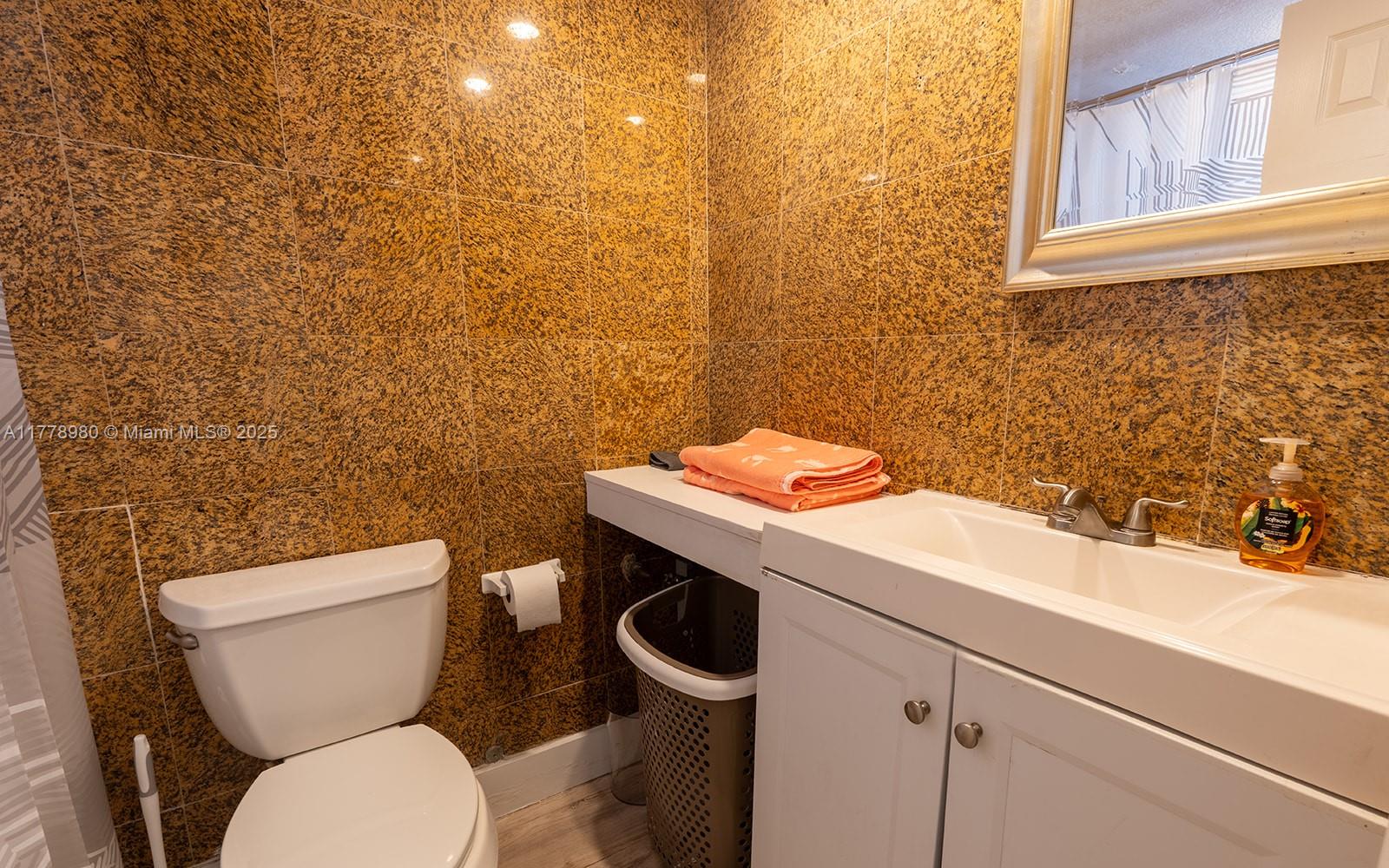 BAYSHORE YACHT & TENNIS C - Residential