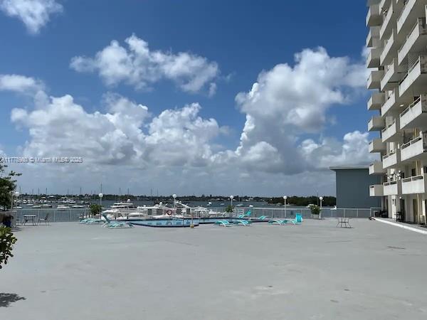 BAYSHORE YACHT & TENNIS C - Residential