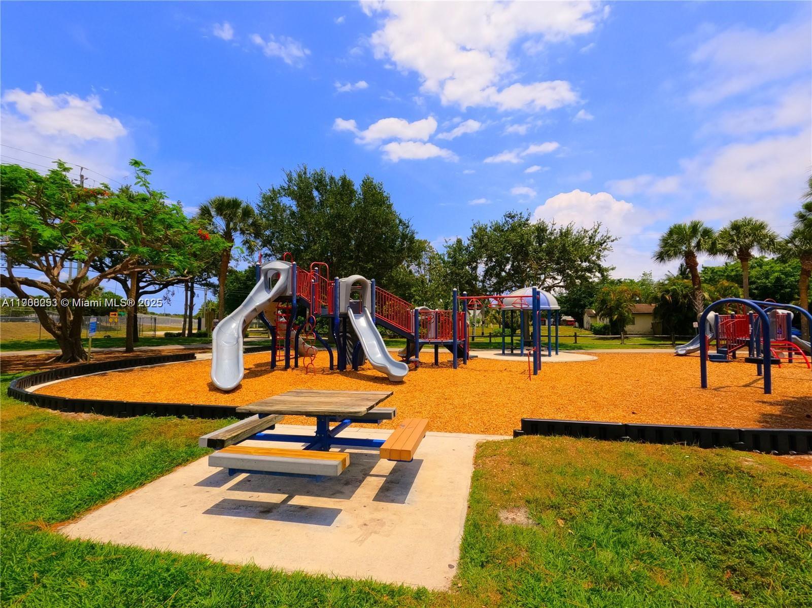 PALM BEACH FARMS CO 7 - Residential Lease